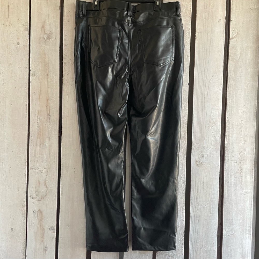Abercrombie & Fitch Vegan Leather Ultra High Rise 90s Straight Pant - Picture 4 of 4
